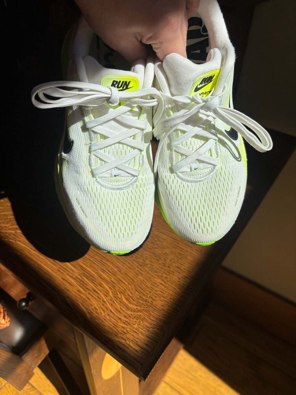 Nike Vomero 18 White Electric Green Volt Running Shoes-6 - Picture 11 of 12